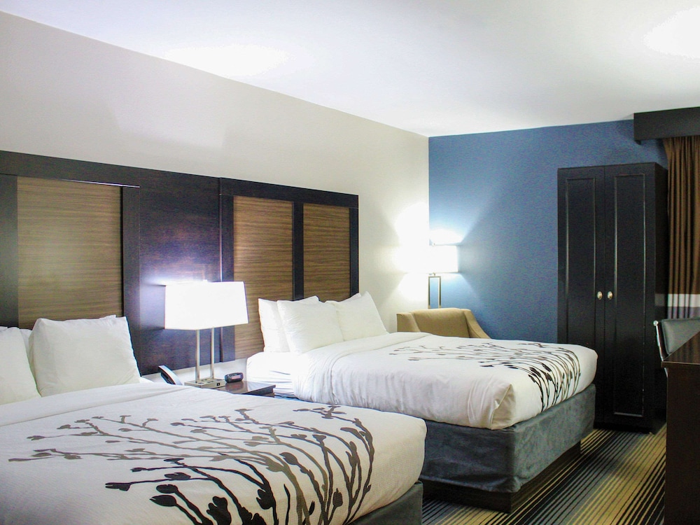 Standard Room, 2 Queen Beds, Non Smoking - Photo 9