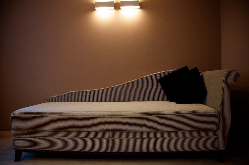 Executive Room - Photo 8