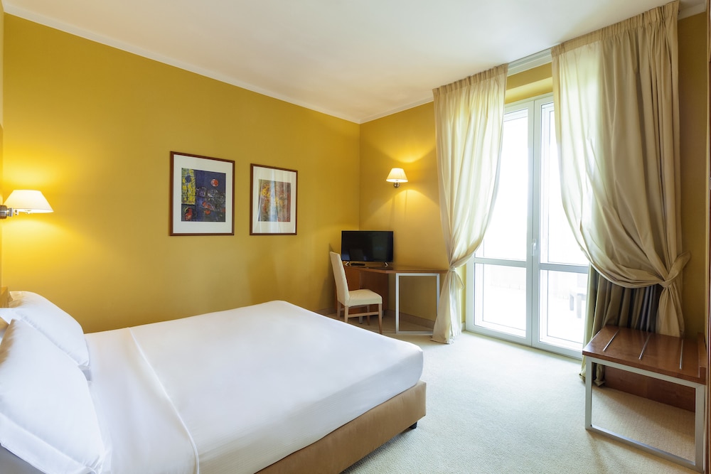 Standard Room, 1 Queen Bed