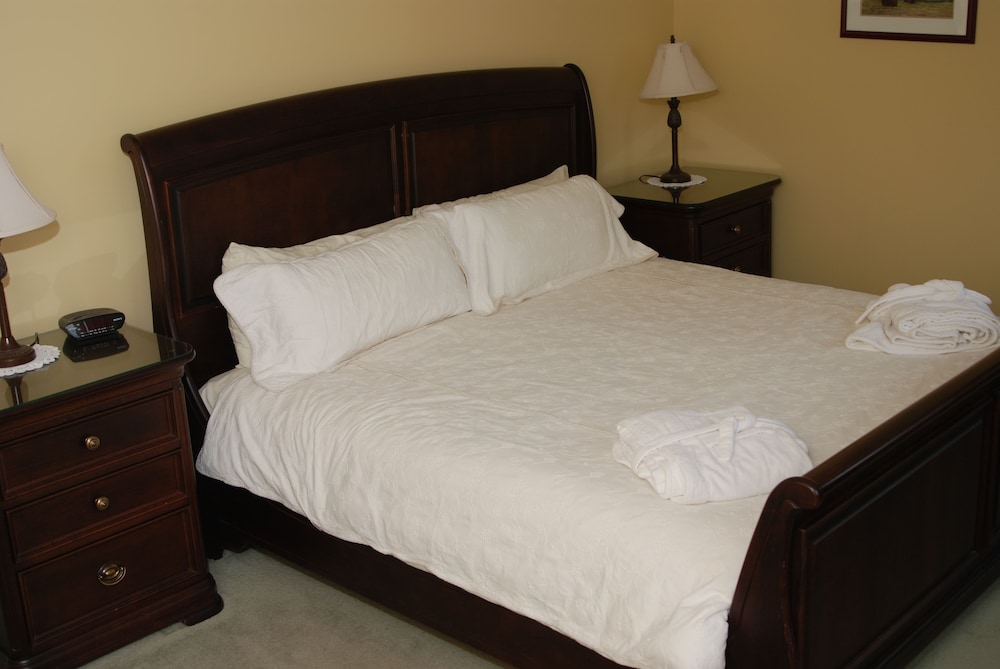 Luxury Suite, 1 King Bed, Jetted Tub photo 1