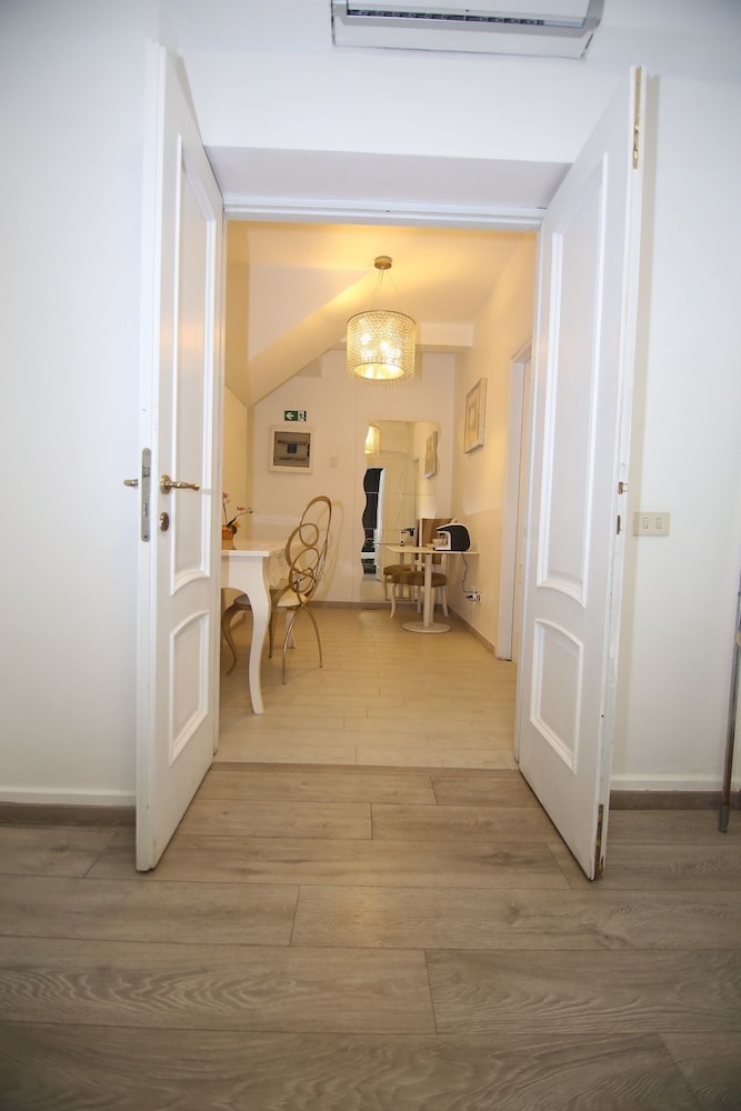Basic Double Room, 1 Queen Bed