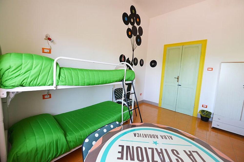 Shared Dormitory, Men Only, Shared Bathroom