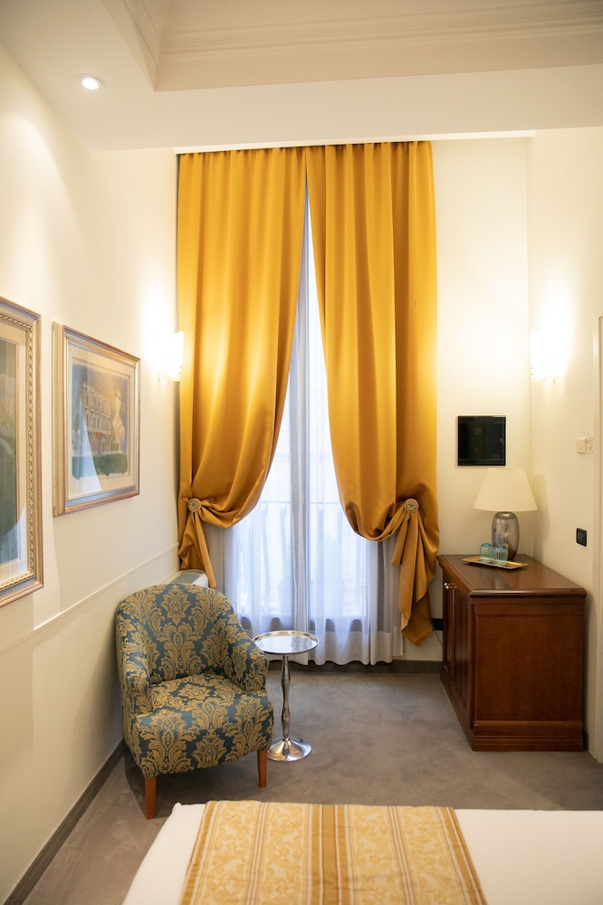 Classic Double Room, 1 King Bed photo 3