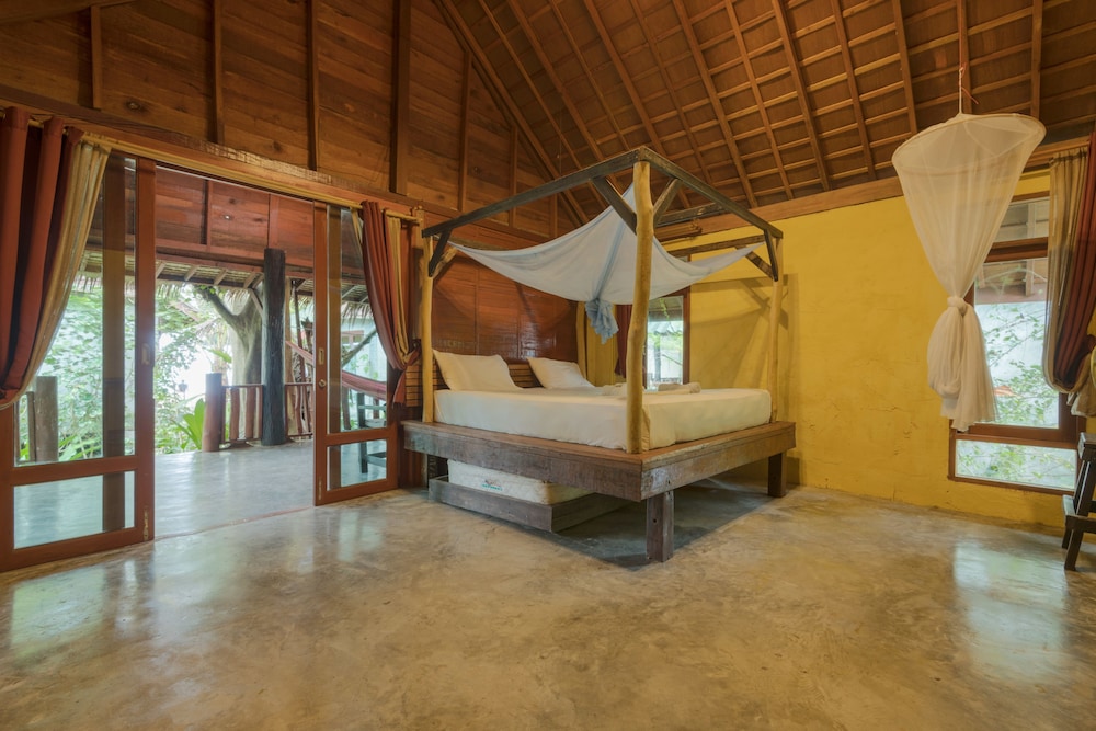 Bungalow On The Beach photo 2