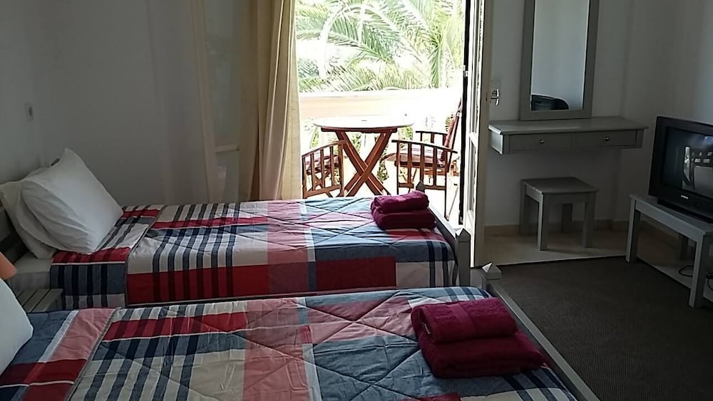 Small & Cozy 2 Bedrooms Apartment With Sea View