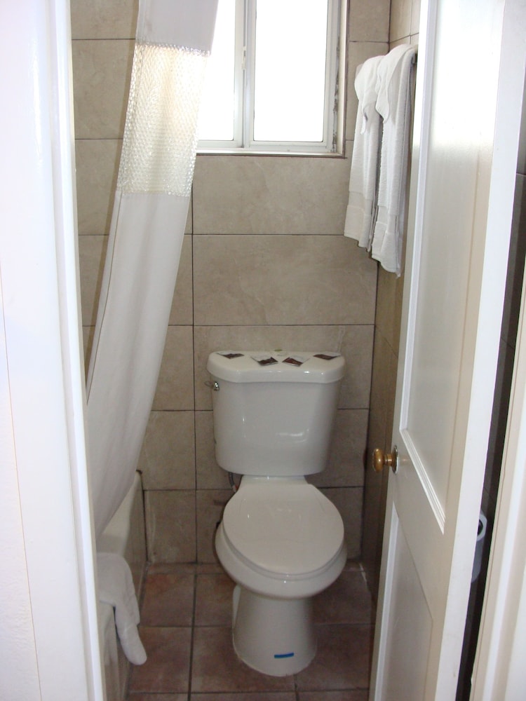 Standard Double Room, 1 Double Bed, Refrigerator & Microwave photo 2