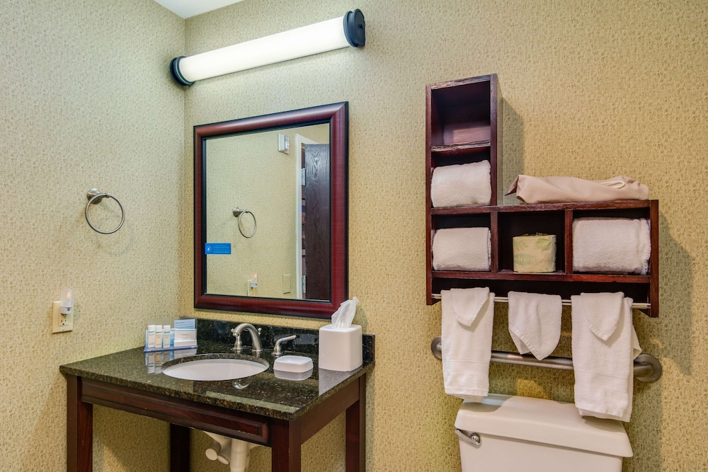 Room, 1 King Bed, Accessible - Photo 2