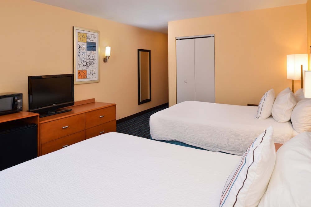 Room, 2 Queen Beds - Photo 4