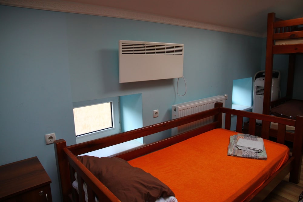 Bed In 9-Bed Mixed Dormitory Room photo 2