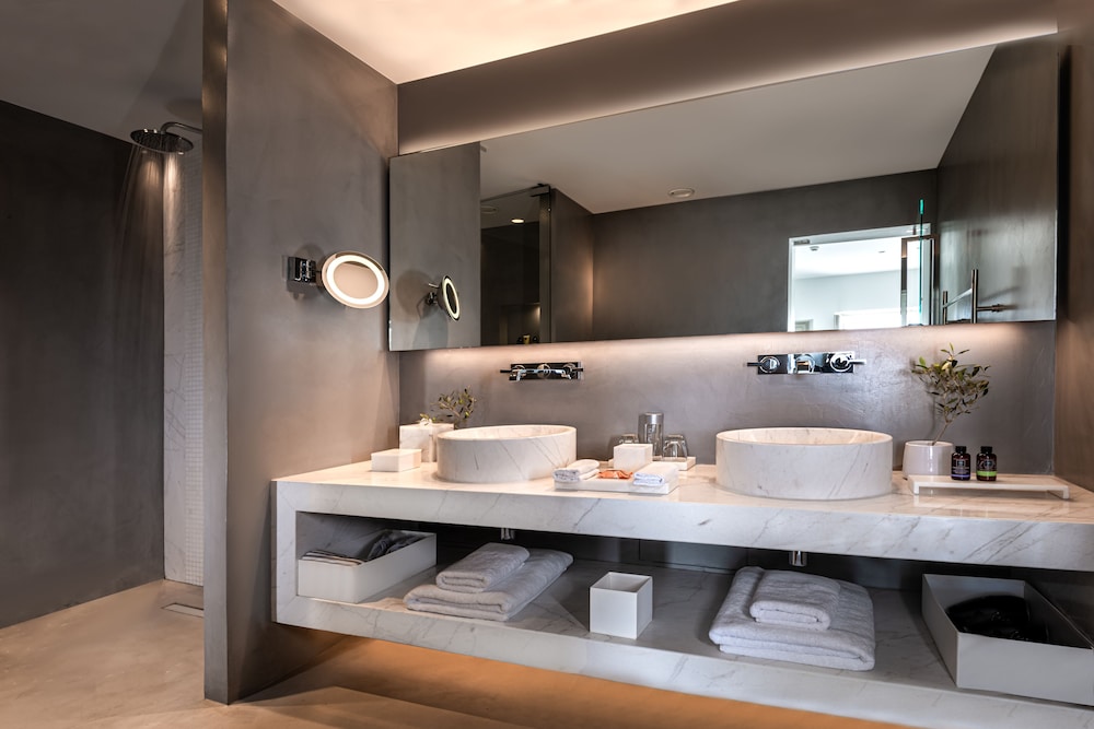 Superior Suite (with Plunge Pool) - Photo 13