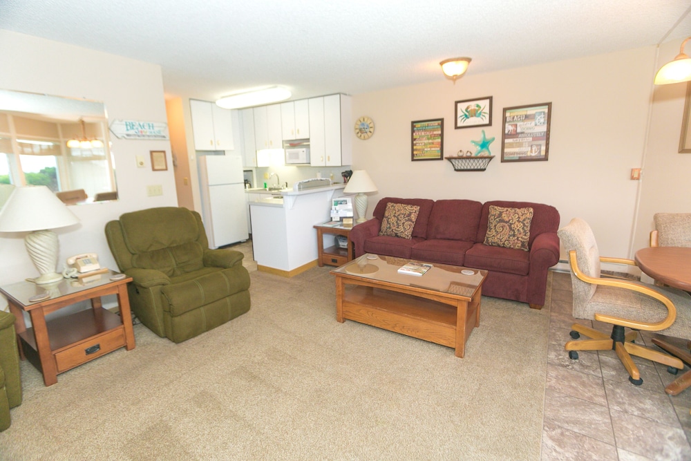Signature Room, 1 King Bed with Sofa bed, Kitchen, Pool View (1 Bedroom Unit- Room 211-Pet Friendly) - Photo 5