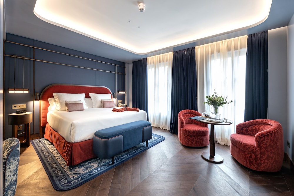 Grand Deluxe Room - Photo 1