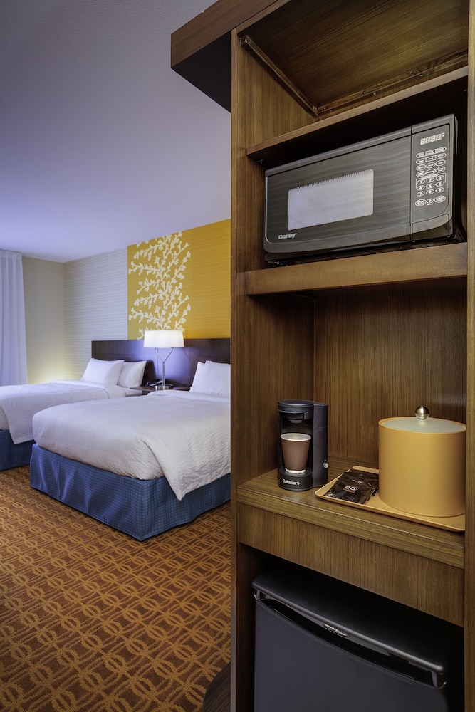 Room, 2 Queen Beds (Mobility Accessible, Roll-In Shower) photo 2