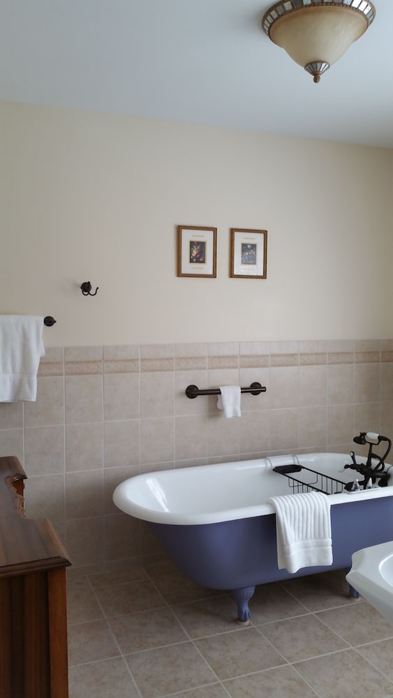 Romantic Suite, 1 Queen Bed, Allergy Friendly photo 2