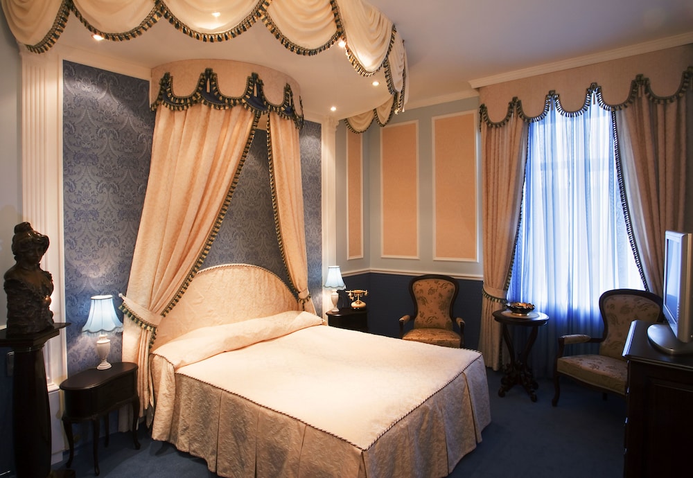 Luxury Grand Suite photo 2
