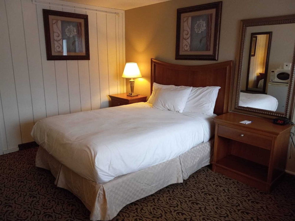 Standard Room, 1 Queen Bed - Photo 1