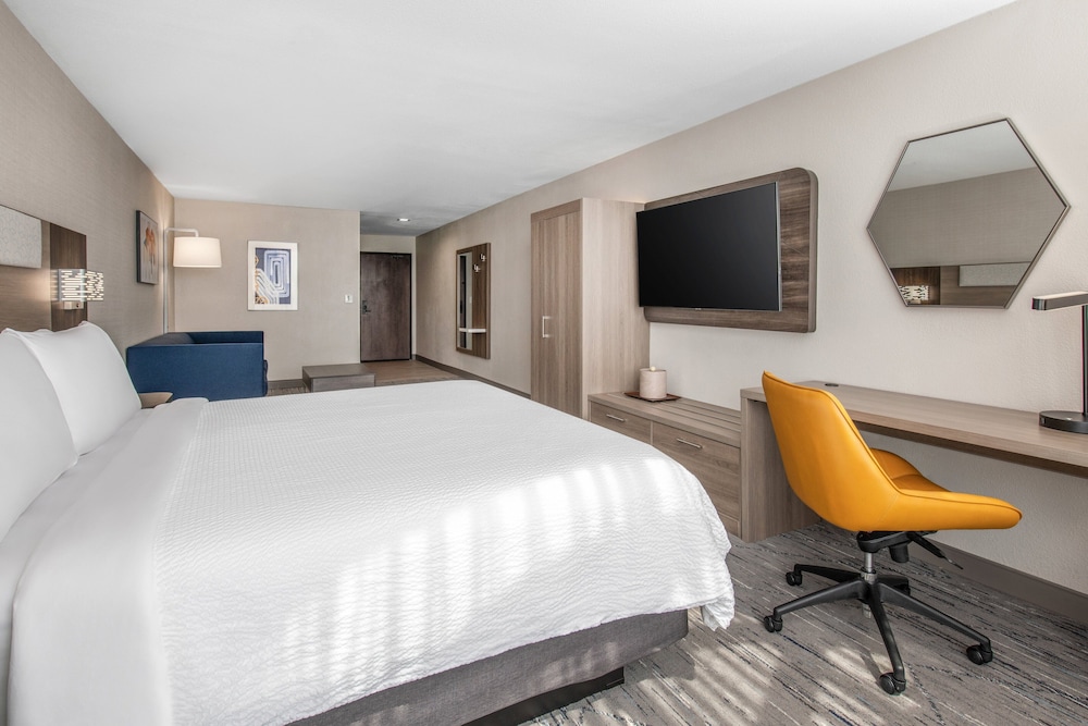 Suite, 1 King Bed with Sofa bed (with Living Area) - Photo 2