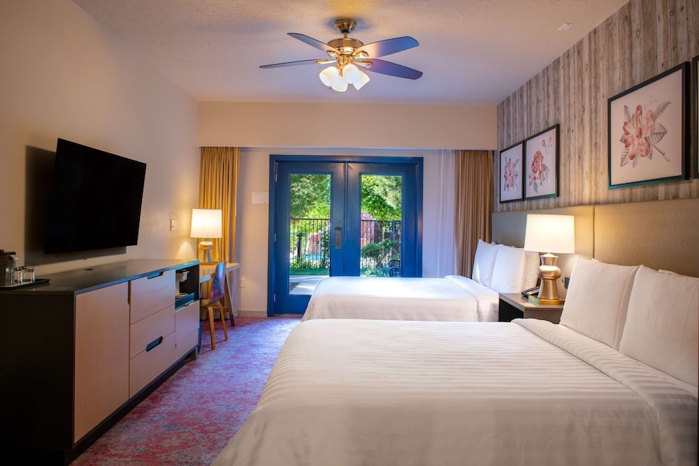 Room, 2 Queen Beds, Poolside photo 3