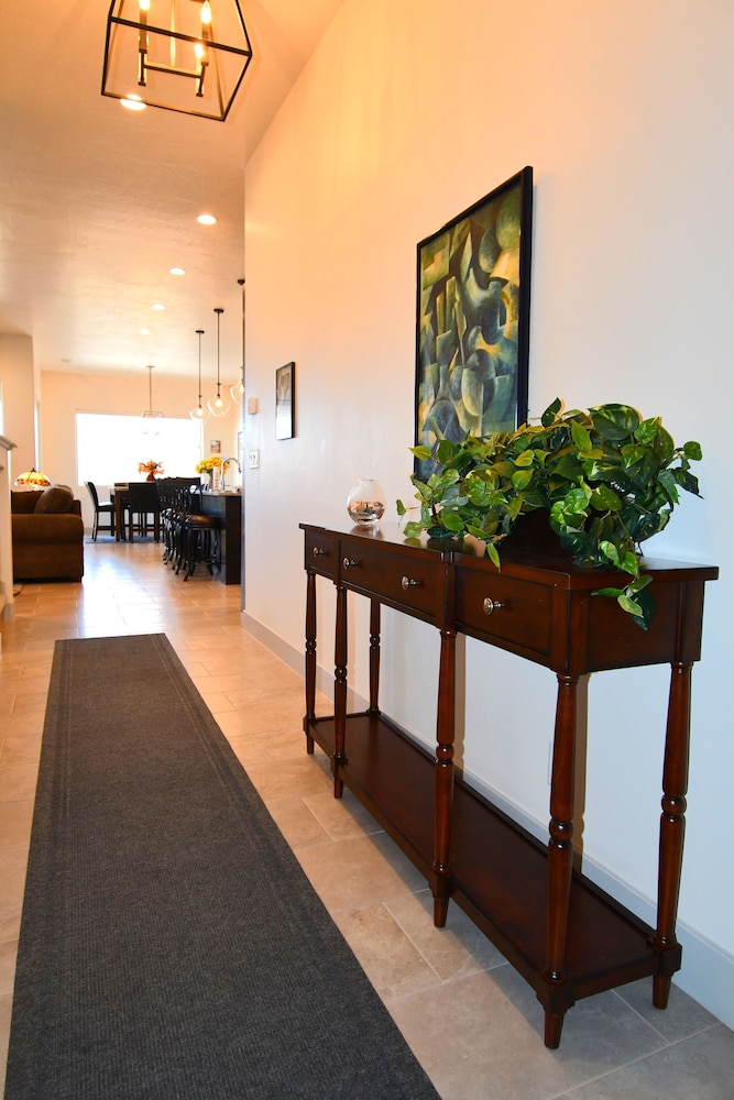 House, 5 Bedrooms photo 2
