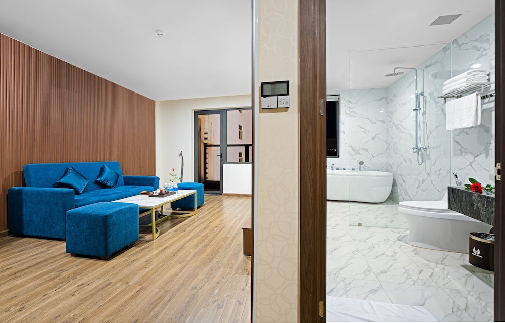Family Room, 2 Bedrooms, City View photo 1