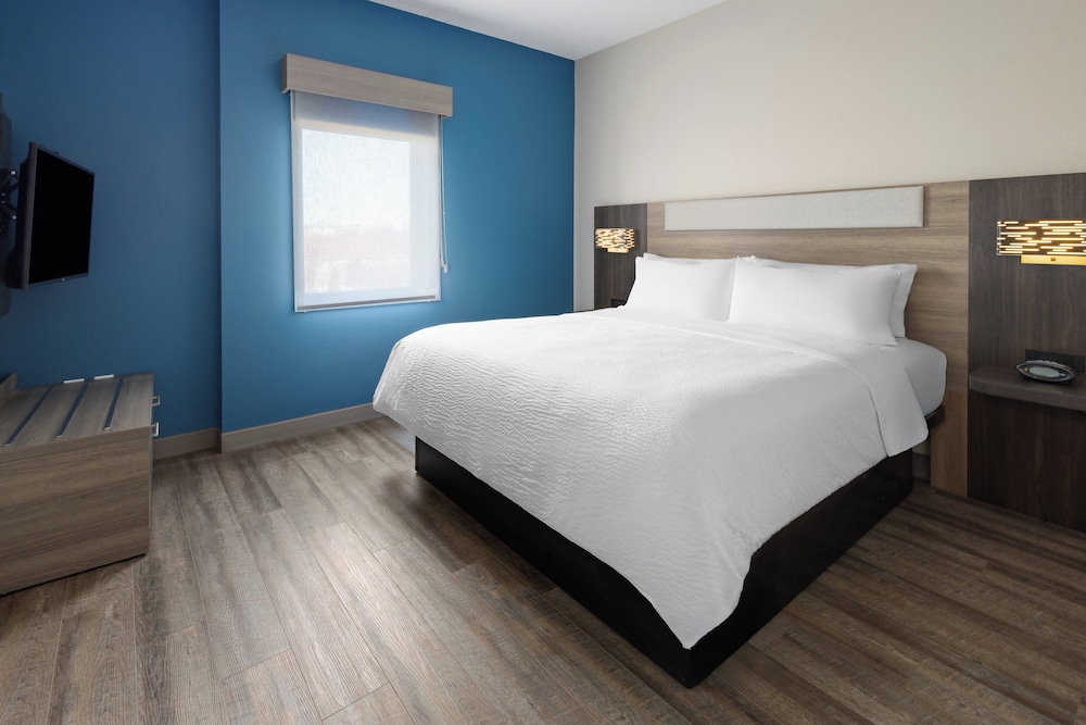 Suite, 1 Bedroom - Photo 3