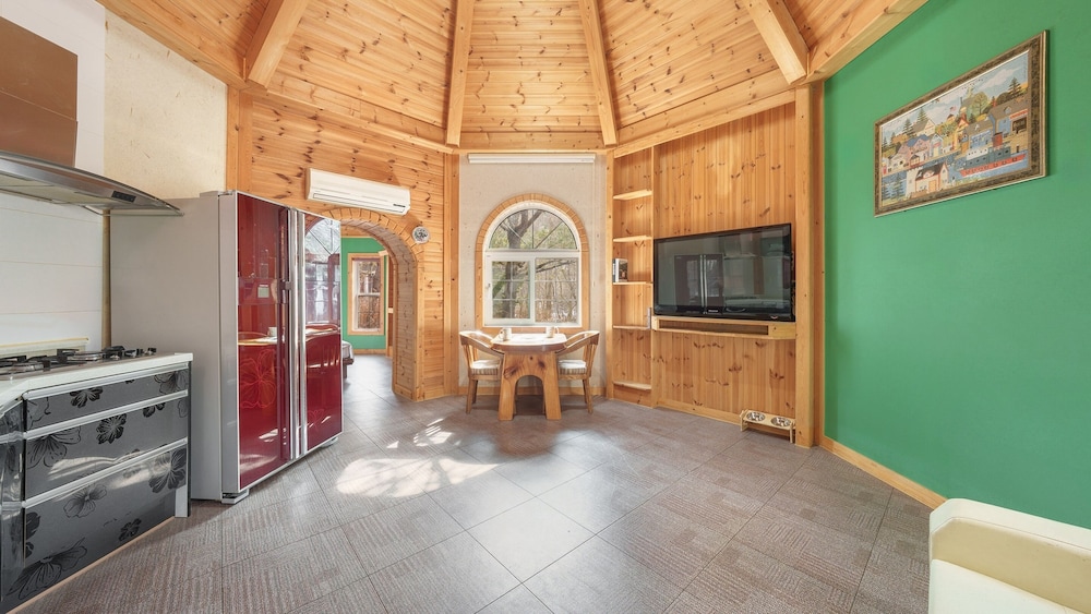 Basic Room, 1 Bedroom (Deluxe 3(Pet, BBQ, Terrace, Spa)) - Photo 3