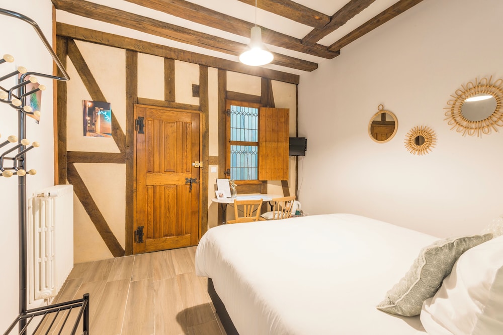 Classic Room, 1 Queen Bed photo 2