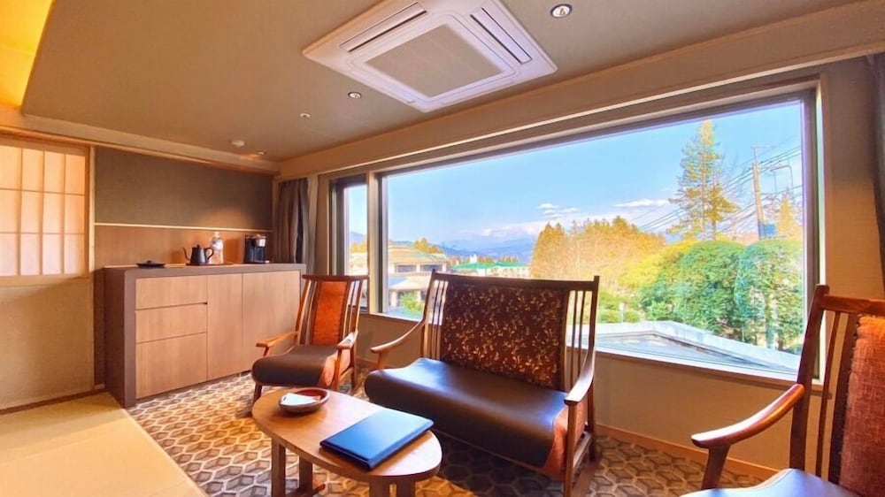 Premium Room, 2 Bedrooms, Non Smoking, Mountain View photo 3