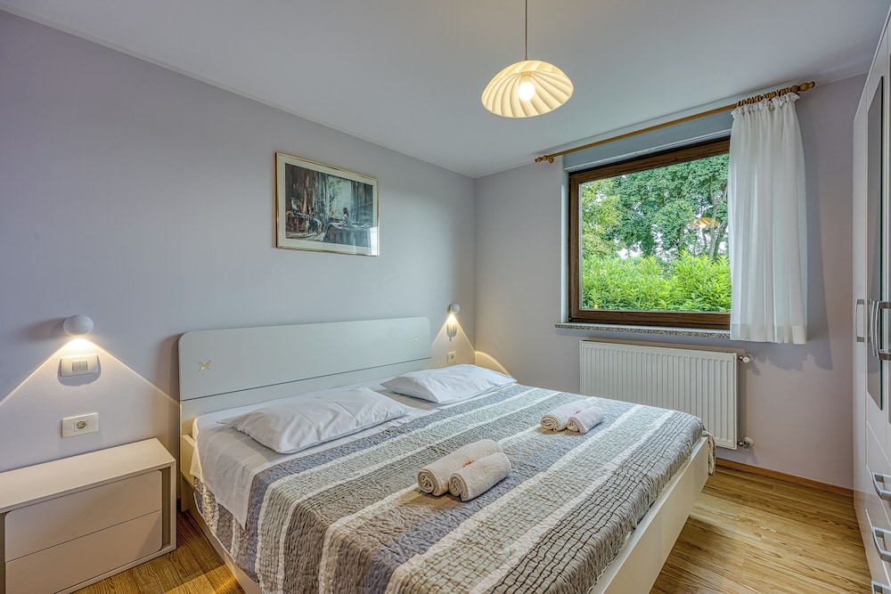Family Apartment, Multiple Bedrooms (Cesar's Karst Apartment Ruj) photo 3