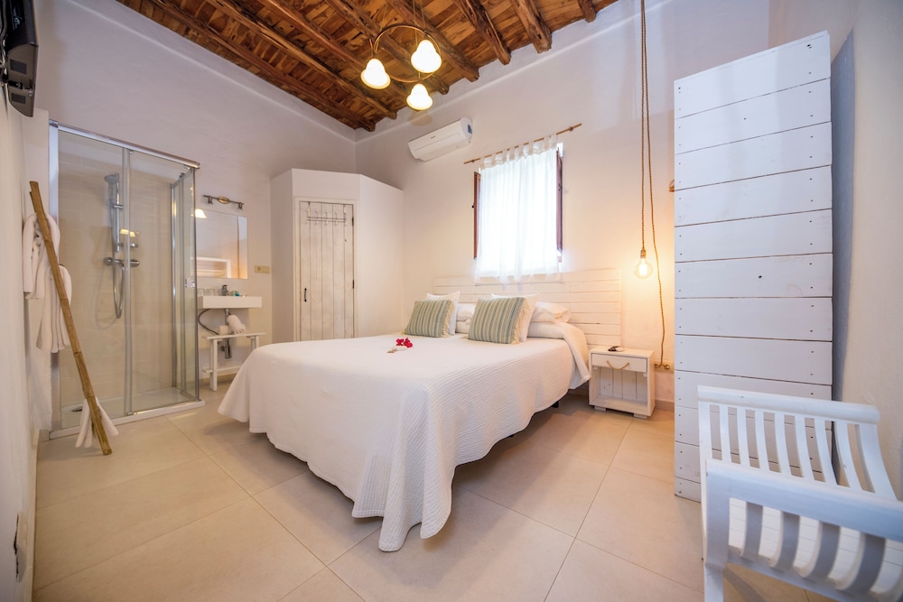 Habitación Doble Económica con baño privado (Macarelleta)