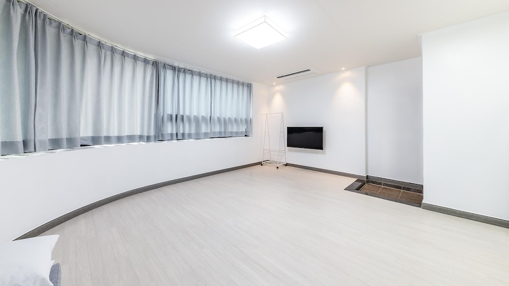 Basic Room, 1 Bedroom (102) - Photo 1