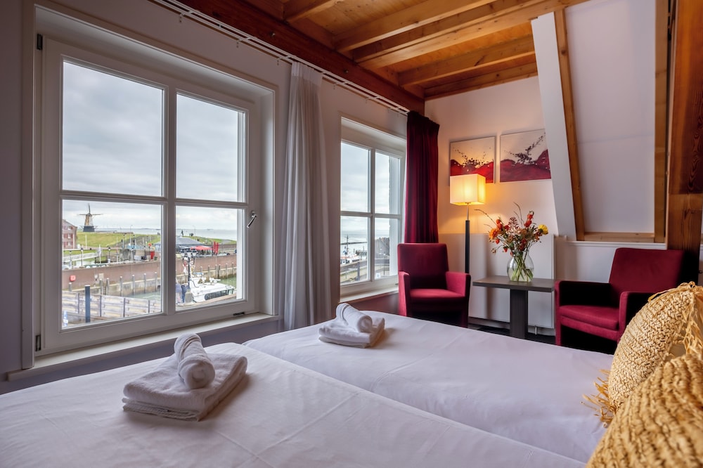 Comfort Quadruple Room, Harbor View