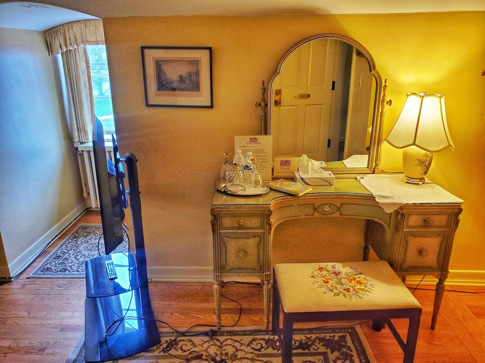 Standard Room, 2 Twin Beds, Non Smoking, Private Bathroom - Photo 6