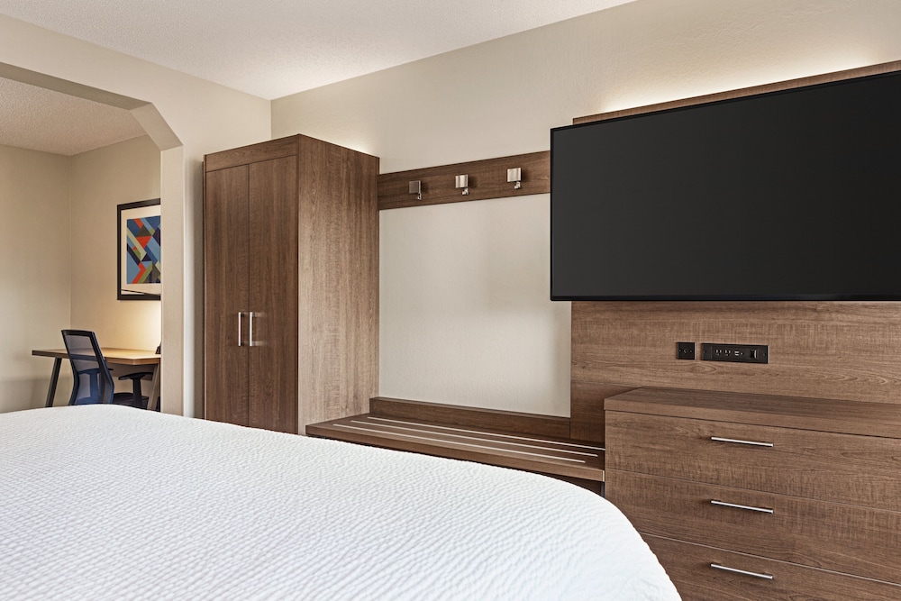 Suite, 1 King Bed with Sofa bed (Living Area) - Photo 5