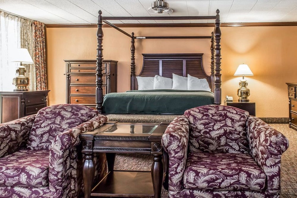 Premium Room, 1 King Bed, Non Smoking, Hot Tub