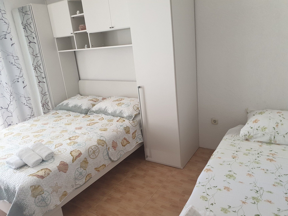 Apartment (One Bedroom Apartment with Balcony)