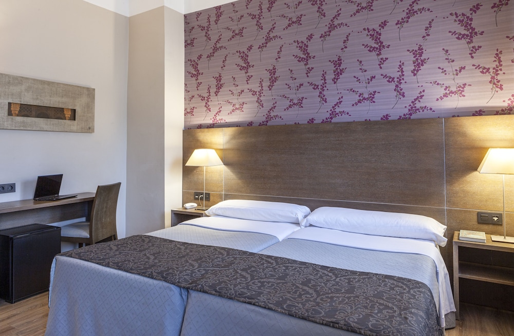 Twin Room - Photo 1