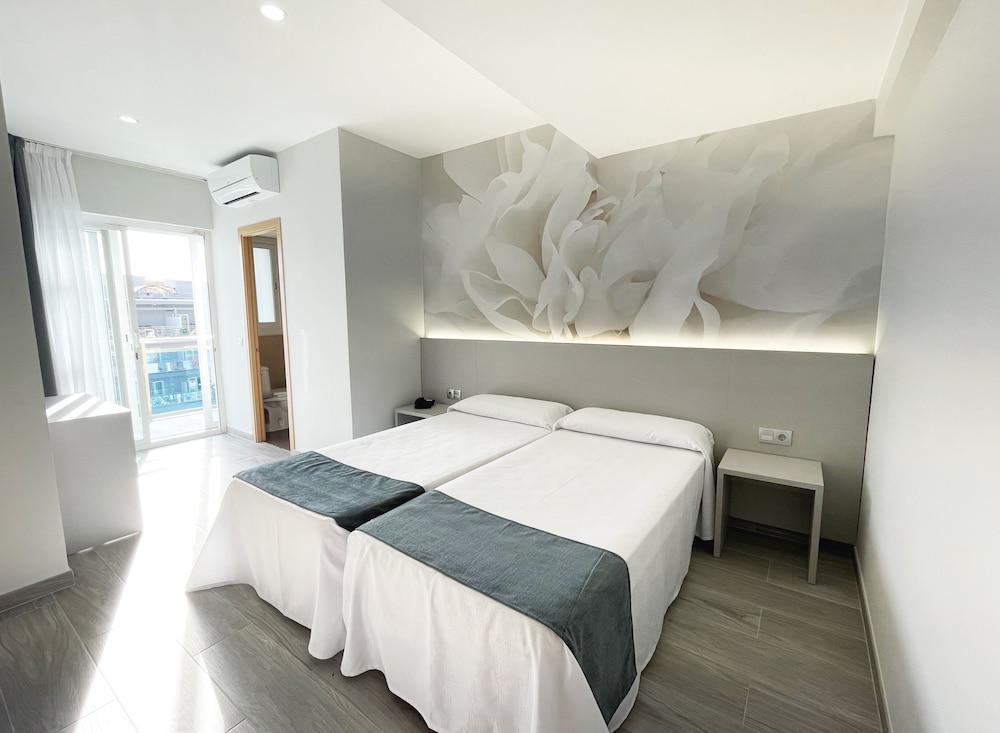 Superior Double or Twin Room, Balcony - Photo 3