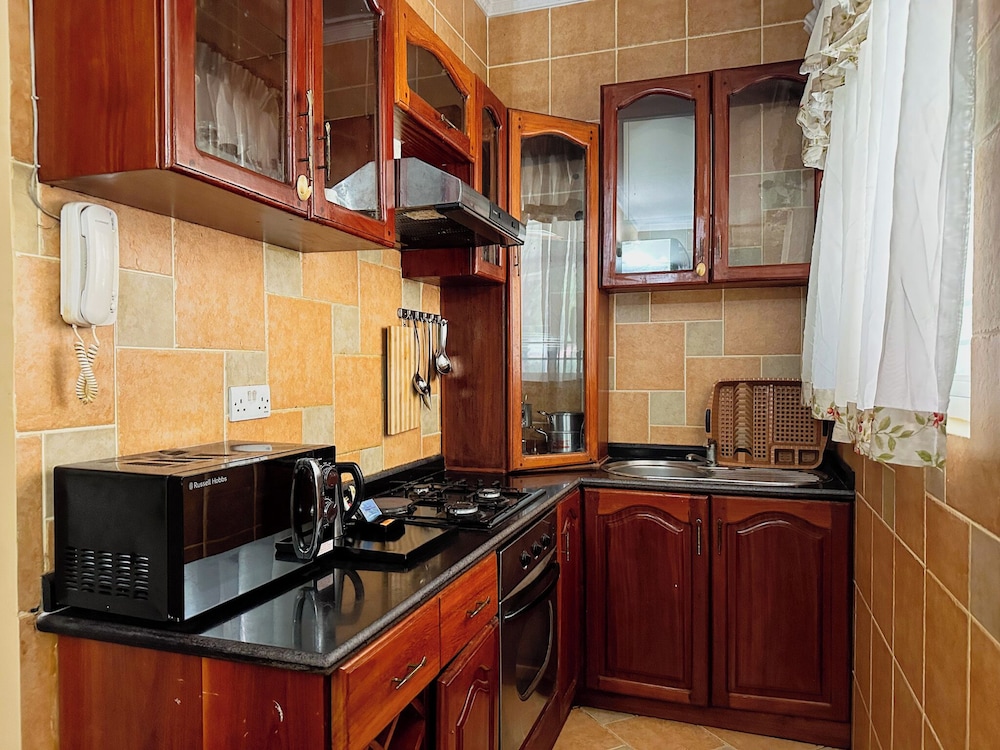 Exclusive Studio Suite, 1 Double Bed, Ensuite, Garden View