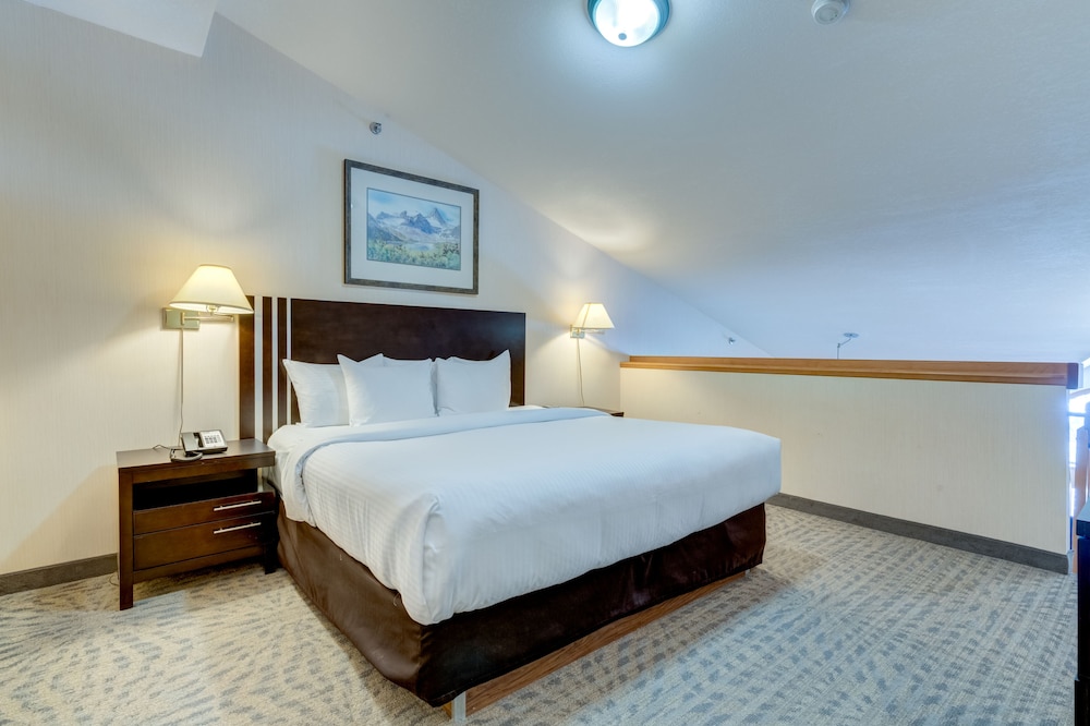 Premium Duplex, 1 King Bed with Sofa bed photo 2