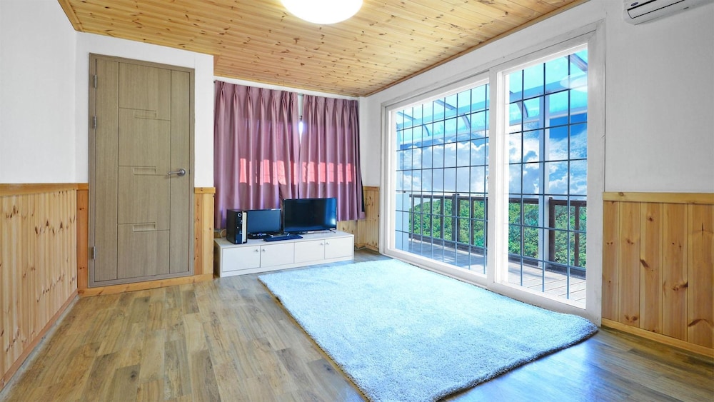 Basic Room, 1 Bedroom (Punky ( F1 )) - Photo 2