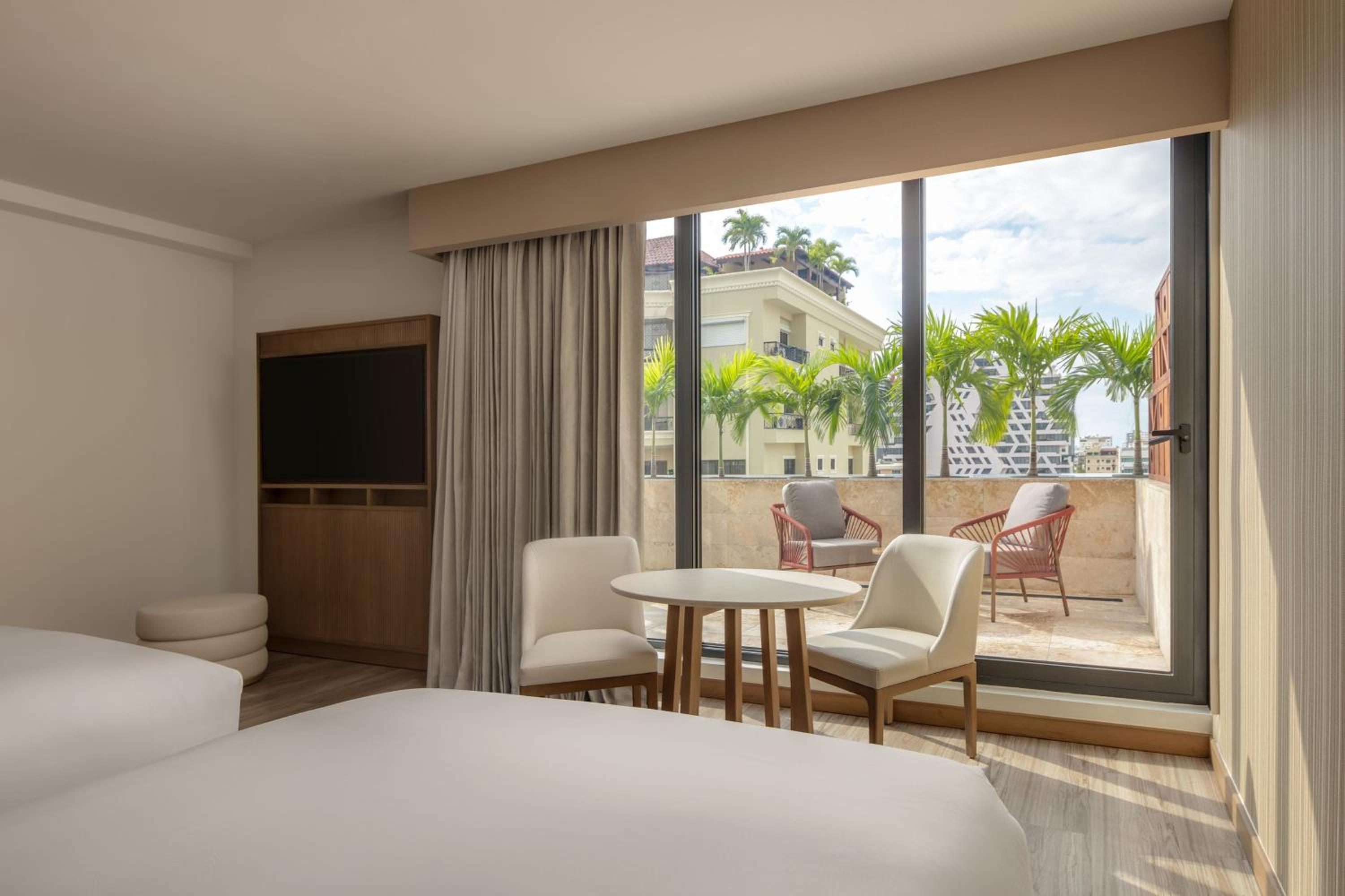 Standard Queen Room with Two Queen Beds and Balcony - Low Floor - Photo 2