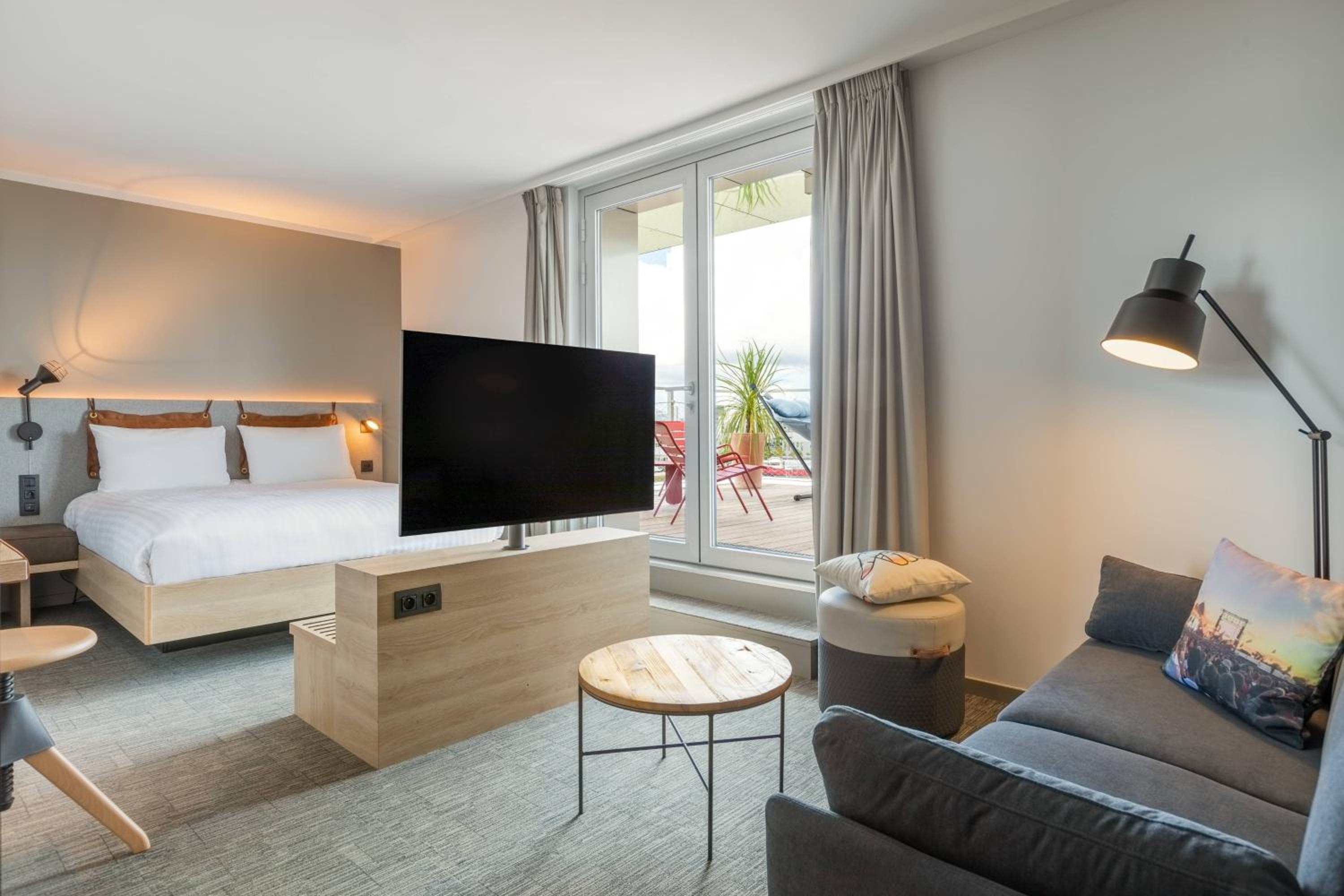 Moxy Harbor Sleeper Rooftoop Terrace Room with Harbor View - Photo 1