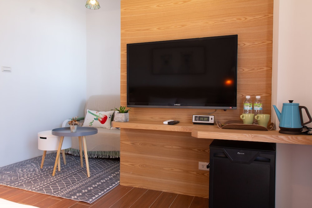Deluxe Loft, 1 Queen Bed, Non Smoking, City View photo 3