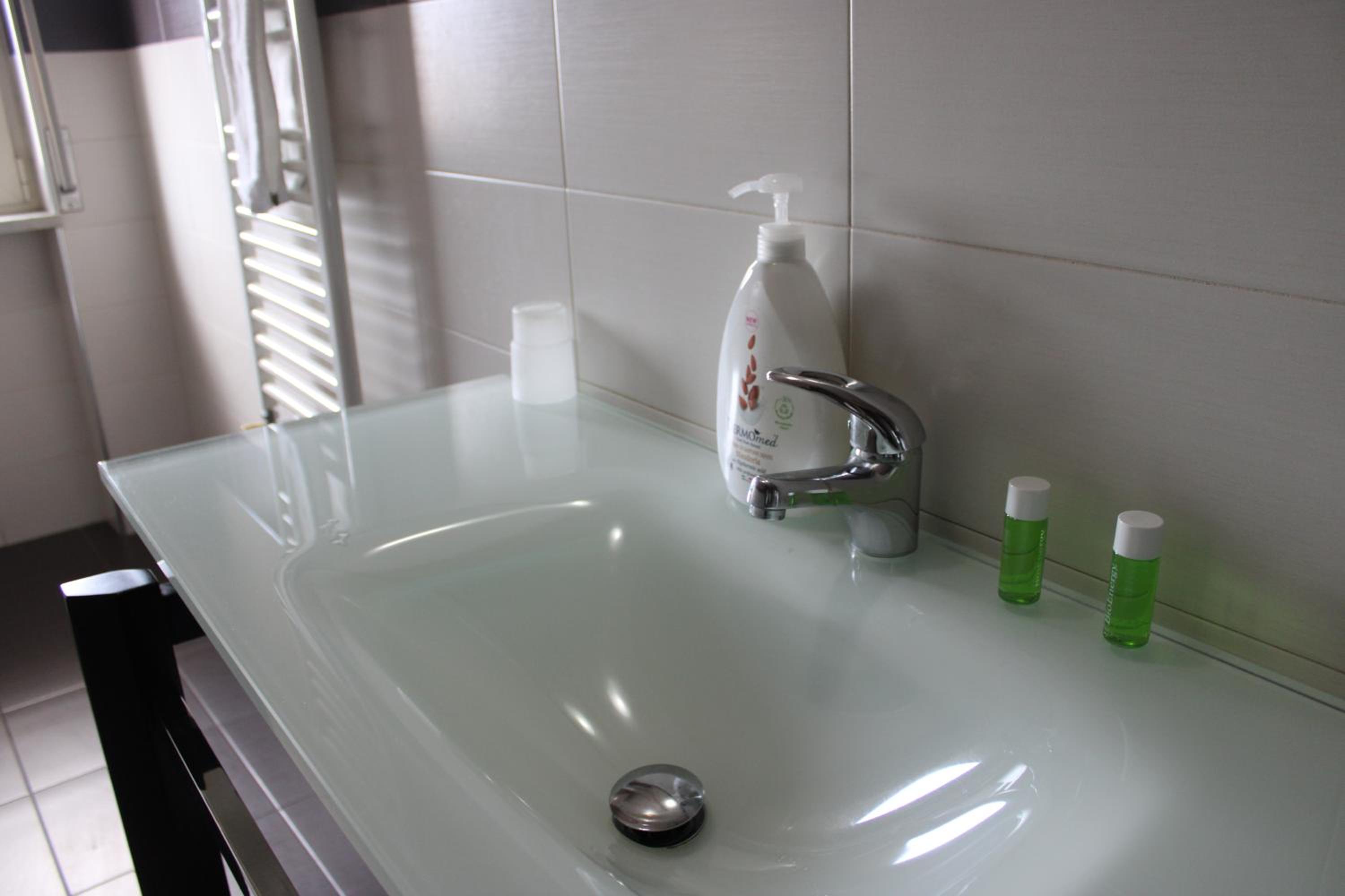 Double Room with Private External Bathroom photo 2