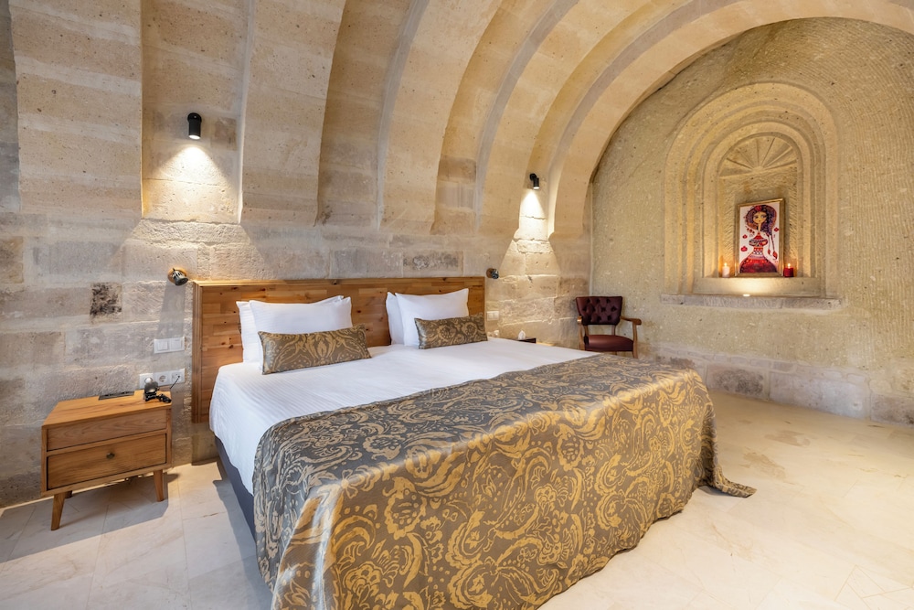 Deluxe Suite - Photo 11