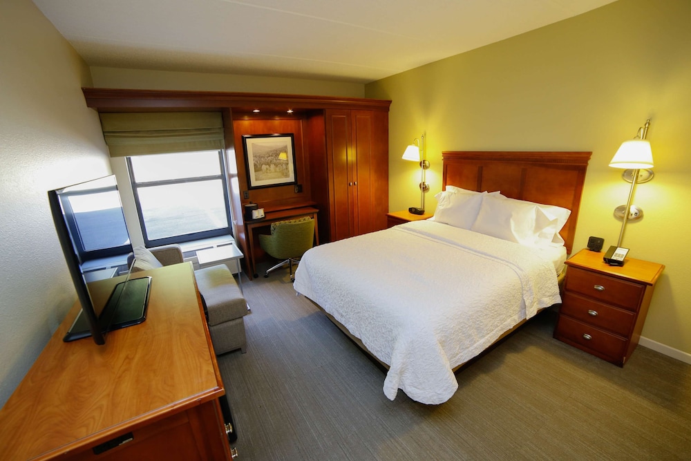 Room, 1 Queen Bed, Accessible (Mobility & Hearing, Roll-in Shower) - Photo 1