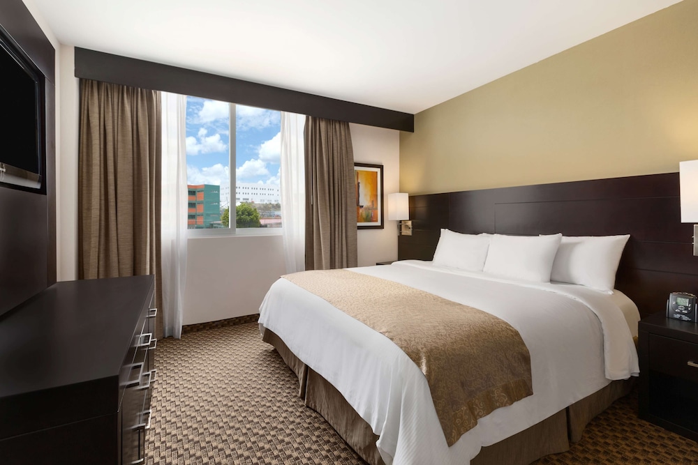 Suite, 1 King Bed, Non Smoking - Photo 1