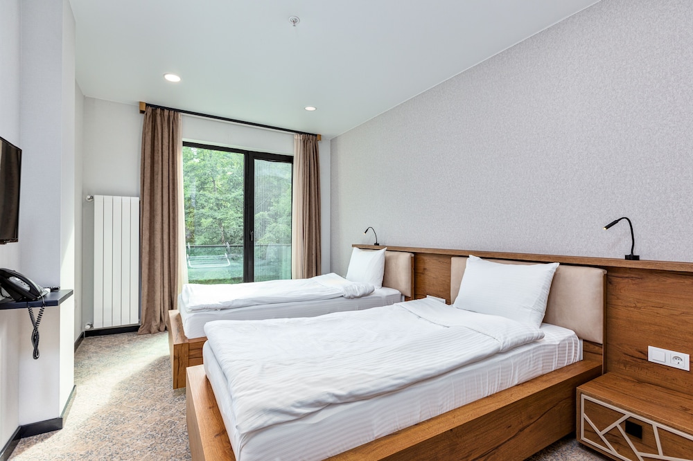 Standard Twin Room - Photo 1