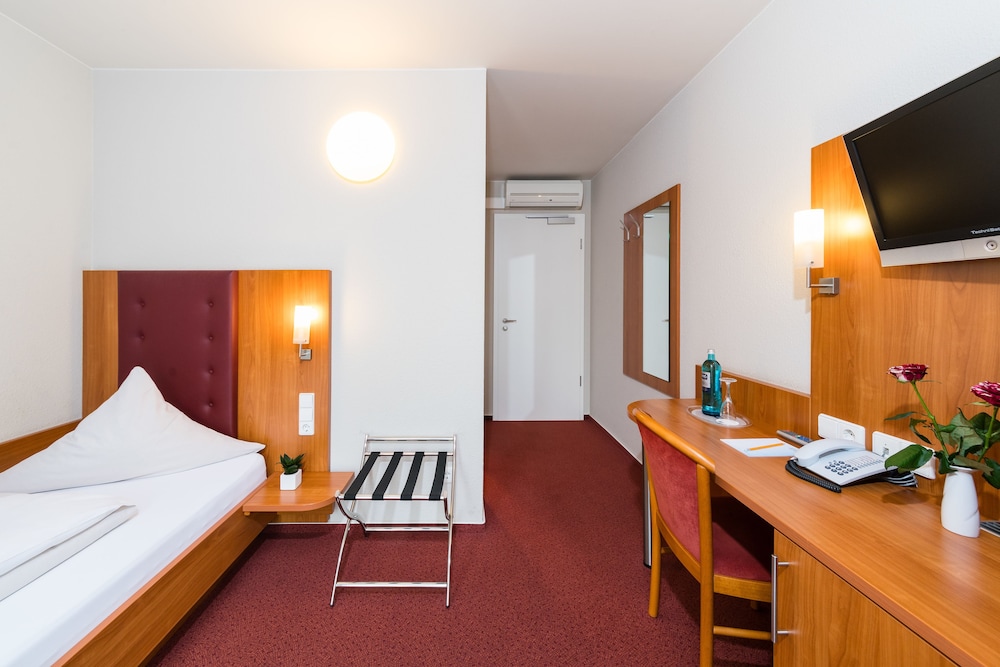 Business Single Room (1 Single Bed) photo 1